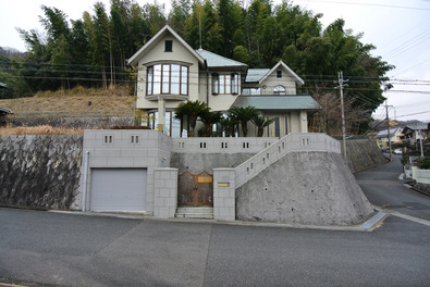 琵琶湖を望む輸入デザインの邸宅